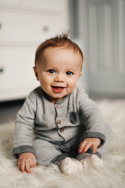 bébé qui sourit